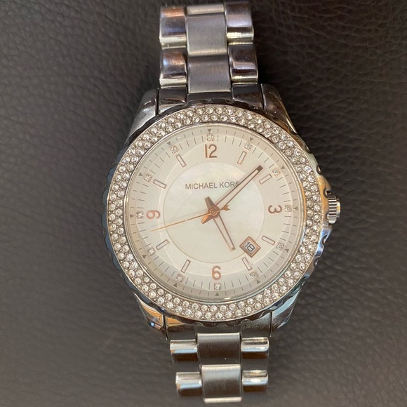 Michael Kors ladies watch GREAT CONDITION - Picture 3 of 4